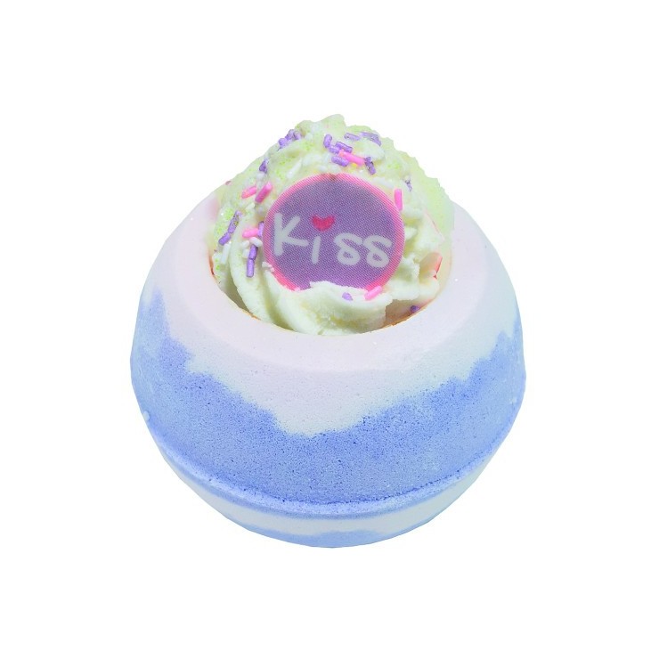 Musująca kula do kąpieli SŁODKI POCAŁUNEK – Bomb Cosmetics Musująca kula do kąpieli SŁODKI POCAŁUNEK – Bomb Cosmetics