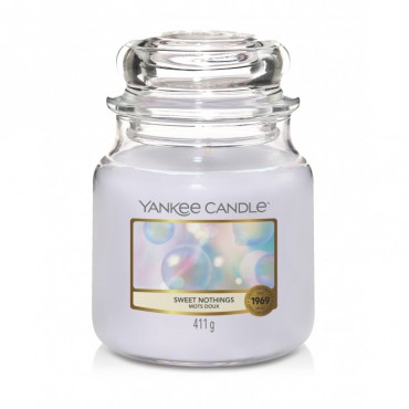 Średnia świeca Sweet Nothings Yankee Candle