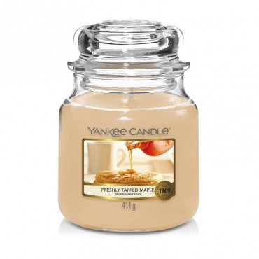 Średnia świeca Freshly Tapped Maple Yankee Candle