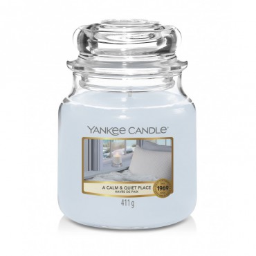 Średnia świeca A Calm & Quiet Place Yankee Candle