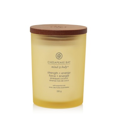 Średnia świeca Strength & Energy (Pineapple Coconut) Chesapeake Bay Candle