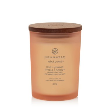 Średnia świeca Love & Passion (Grapefruit Mango) Chesapeake Bay Candle