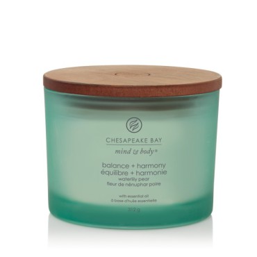 Duża świeca z 3 knotami Balance & Harmony (Waterlily Pear) Chesapeake Bay Candle