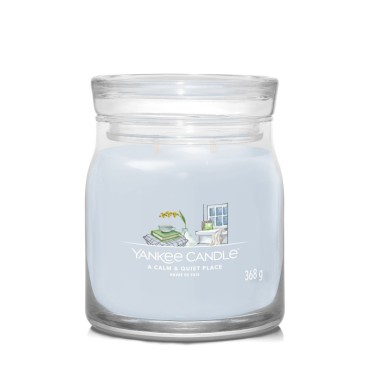 Średnia świeca Signature A Calm & Quiet Place Yankee Candle