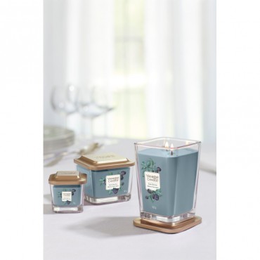 Elevation średnia świeca Dark Berries Yankee Candle