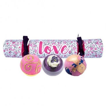 Zestaw upominkowy W kształcie Cukierka Love Bomb Cosmetics