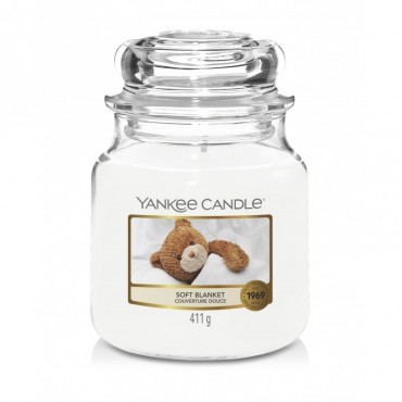 Średnia świeca Soft Blanket Yankee Candle