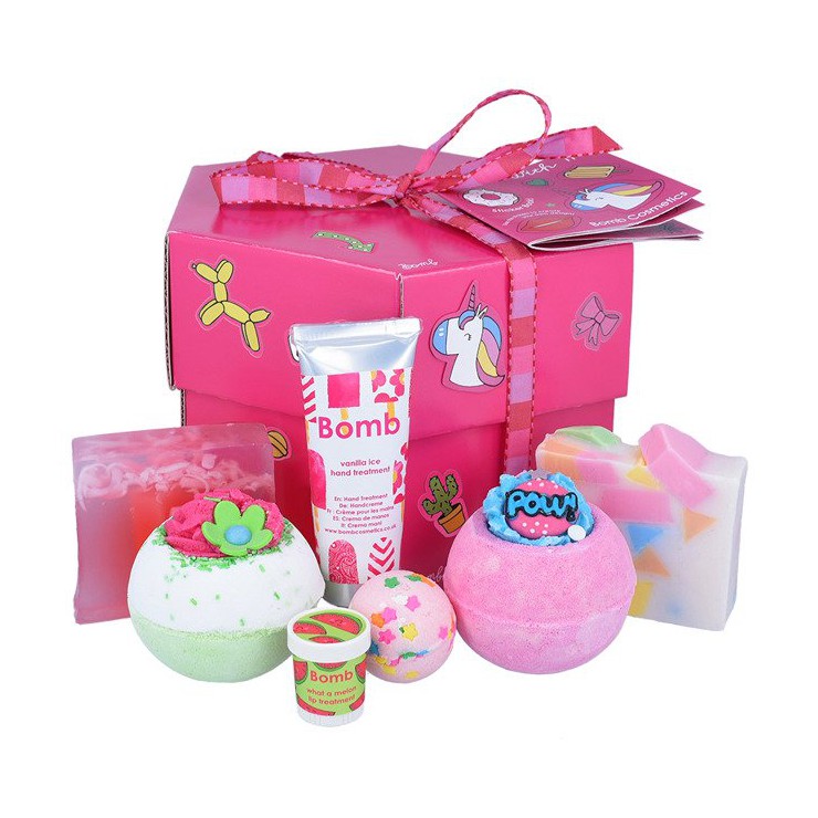 Zestaw upominkowy do samodzielnego ozdobienia naklejkami STICK WITH ME Bomb Cosmetics Zestaw upominkowy do samodzielnego ozdobienia naklejkami STICK WITH ME Bomb Cosmetics